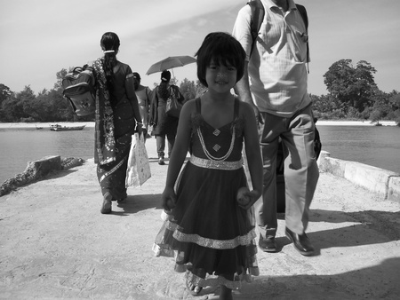 UNIDENTIFIED CUTE LITTLE GIRL RETURN AFTER ISLAND VISIT. SHOT AT MORNING HOURS ON MARCH 20, 2013 IN NEIL ISLAND, ANDAMAN, INDIA.のeditorial素材