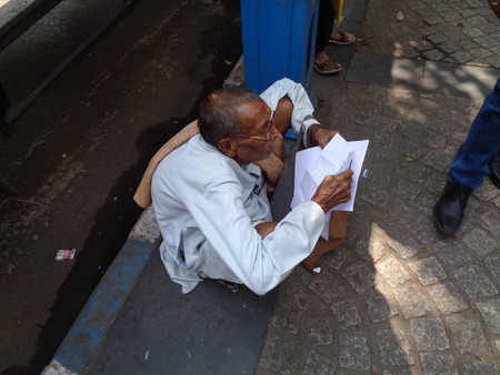 Kolkata people for change of 500 & 1000 note as same became defunct as per Indian Government order. ...