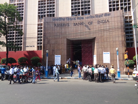 Kolkata people for change of 500 & 1000 note ias same became defunct as per Indian Government order.  Shot on afternoon of November 2016 at RBI Kolkata, India.のeditorial素材