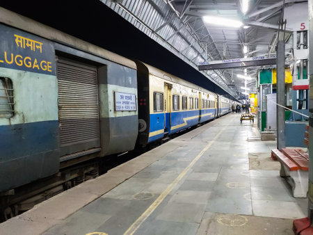 December 1st 2020 Dehradun City Uttarakhand India.Empty railway platform with social distancing marks on the floor during corona virus pandemic. Jan Shatabdi Express Dehradun - New Delhi 02056.のeditorial素材