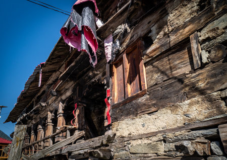 Historic wooden structures in Mukhba Village, Harsil Valley, Uttarakhand, showcasing intricate Himalayan craftsmanship. Indiaの写真素材