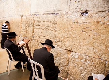 JERUSALEM - NOVEMBER 8: People pray at the Western Wall on Nov. 8, 2010 in Jerusalem, Israel.のeditorial素材