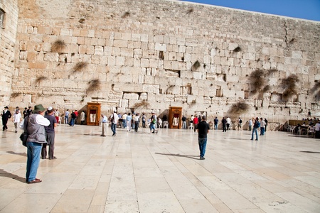 JERUSALEM - NOVEMBER 8: People pray at the Western Wall on Nov. 8, 2010 in Jerusalem, Israel.のeditorial素材
