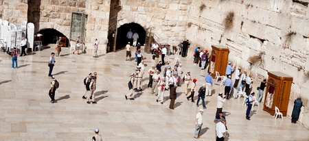 JERUSALEM - NOVEMBER 8: People pray at the Western Wall on Nov. 8, 2010 in Jerusalem, Israel.のeditorial素材