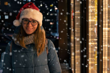 Pretty Woman in Santas hatの写真素材