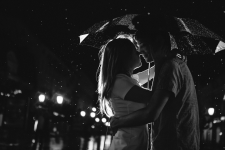 Love in the rain / Silhouette of kissing couple under umbrellaのeditorial素材