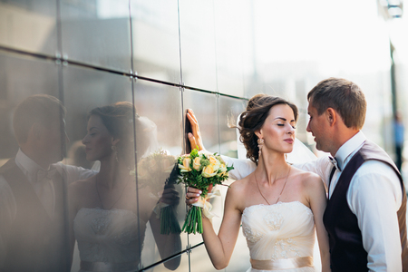 Wedding couple on backround mirror buildingsの写真素材