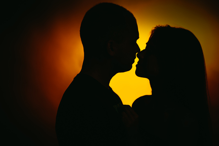 silhouette of a couple against a light backgroundの写真素材