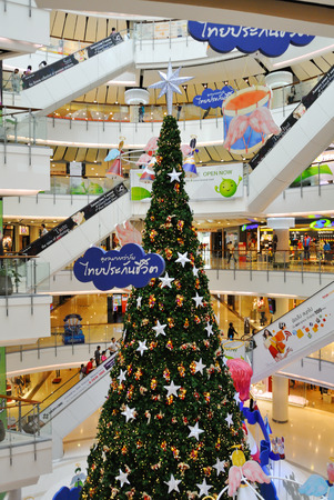 BANGKOK - DECEMBER 10: On the streets in downtown of Bangkok. Bangkok, Thailand - December 10, 2012.のeditorial素材