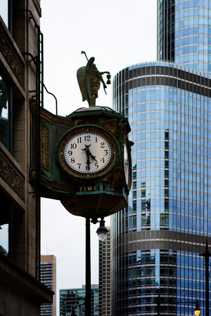 CHICAGO - APRIL 1: Beautiful street view in downtown of Chicago. Chicago, Illinois - April 1, 2014.のeditorial素材