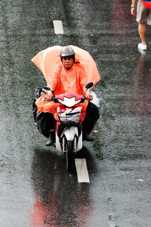 BANGKOK, THAILAND - AUGUST 16, 2016: Transport on noisy and colorful life-filled streets of Bangkok.のeditorial素材