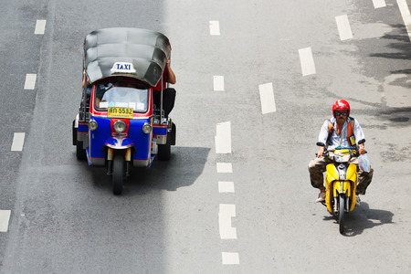 BANGKOK, THAILAND - AUGUST 16, 2016: Transport on noisy and colorful life-filled streets of Bangkok.のeditorial素材