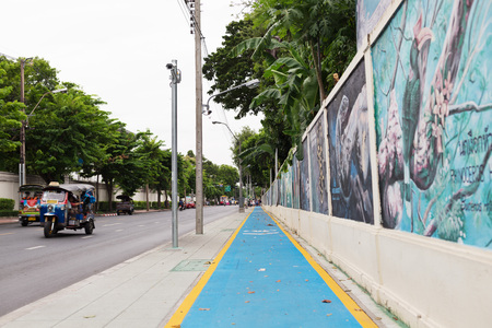BANGKOK, THAILAND - AUGUST 14, 2016: Transport on noisy and colorful life-filled streets of Bangkok.のeditorial素材