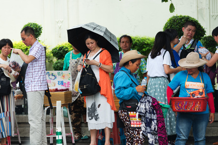 BANGKOK, THAILAND - AUGUST 17, 2016: Locals and tourists on noisy and colorful life-filled streets of Bangkok.のeditorial素材