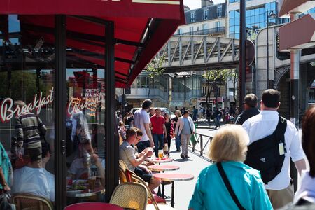 PARIS, FRANCE - MAY 6, 2016: Beautiful streets of Paris crowded with the tourists.のeditorial素材