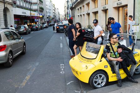 PARIS, FRANCE - MAY 7, 2016: Beautiful streets of Paris crowded with the tourists.のeditorial素材