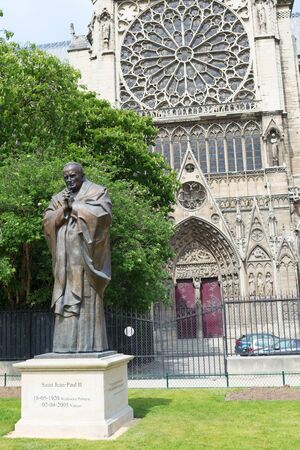 PARIS, FRANCE - MAY 8, 2016: Beautiful streets of Paris crowded with the tourists.のeditorial素材