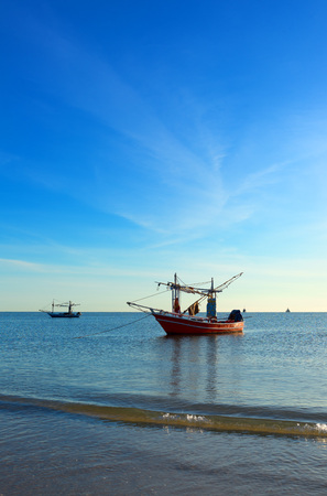 HUA HIN, THAILAND - SEPTEMBER 7, 2015: Beautiful tropical beach in low season.のeditorial素材