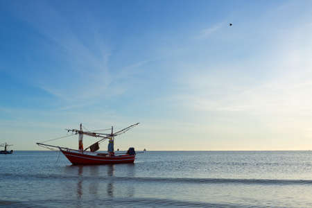 HUA HIN, THAILAND - SEPTEMBER 7, 2015: Beautiful tropical beach in low season.のeditorial素材