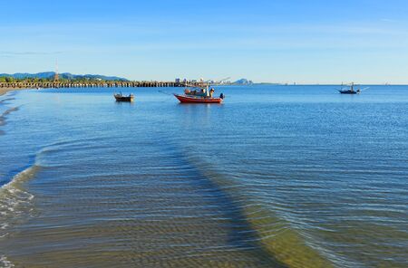 HUA HIN, THAILAND - SEPTEMBER 7, 2015: Beautiful tropical beach in low season.のeditorial素材