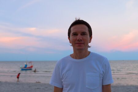 HUA HIN,THAILAND - SEPTEMBER 7, 2015: Happy tourist poses on the Hua Hin beach.のeditorial素材