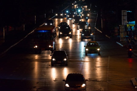 BANGKOK, THAILAND - AUGUST 24, 2016: Road traffic on the street in downtown of Bangkok. Night time.のeditorial素材