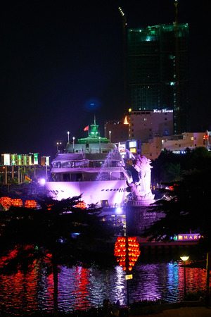 DA NANG, VIETNAM - AUGUST 8, 2017: Beautiful view of the Han River in Da Nang city at night time.のeditorial素材