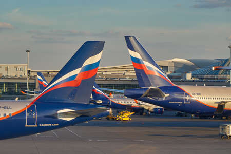 MOSCOW, RUSSIA - JUNE 28, 2018: Aircraft ground handling in Sheremetyevo International Airport.のeditorial素材