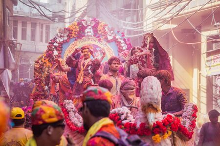 Vrindavan, India - March 12 2017: Indian people covered in different colours celebrating Holi festival in Vrindavan, India.のeditorial素材