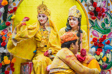 Vrindavan, India - March 12 2017: Indian people covered in different colours celebrating Holi festival in Vrindavan, India.のeditorial素材