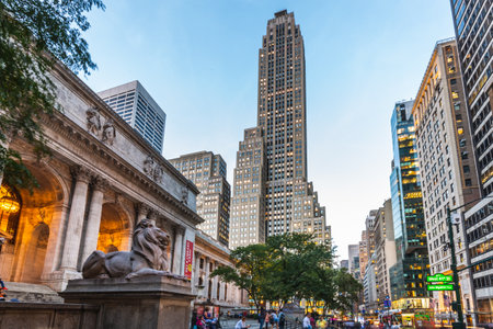 New York City Public Library Entrance in Manhattan. New York, USA - October 09 2018.のeditorial素材