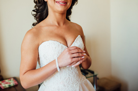the bride wears a necklace around his neck.の写真素材