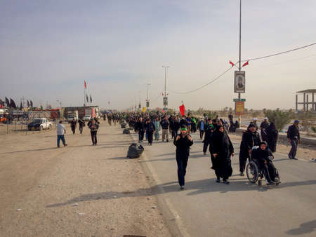 Karbala, Bagdad, Iraq, 06 09 2019:  Millions of Shia marching across the world to Karbala for arbaeen.  A great global gathering in Iraq.のeditorial素材