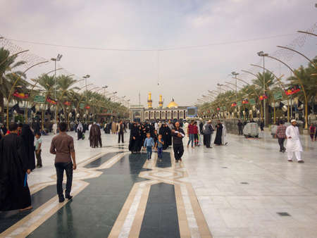 Karbala, Bagdad, Iraq, 06 09 2019: Imam Hossein's Shrine. The shrine of Prophet Abbas. Karbala and Tasoa. Walking in beinolharamein between Imam Hossein's Shrine and shrine of Prophet Abbas.のeditorial素材