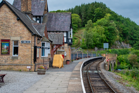 LLANGOLLEN WALES UNITED KINGDOM - AUGUST 27 2018: Berwyn station the Llangollen railwayのeditorial素材