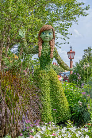 Anna character topairy displayed at Epcot at part of the Flower and Garden festivalのeditorial素材
