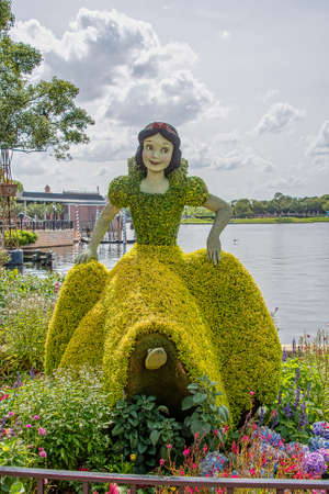 Snow White character topairy displayed at Epcot at part of the Flower and Garden festivalのeditorial素材