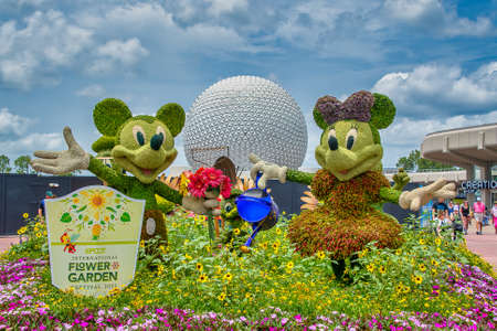 Mickey and Minnie Mouse character topairy displayed at Epcot at the Flower and Garden festivalのeditorial素材