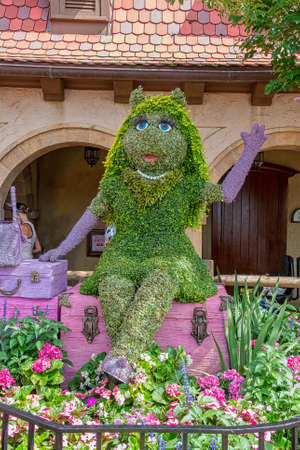 Miss Piggy character topairy displayed at Epcot at part of the Flower and Garden festival