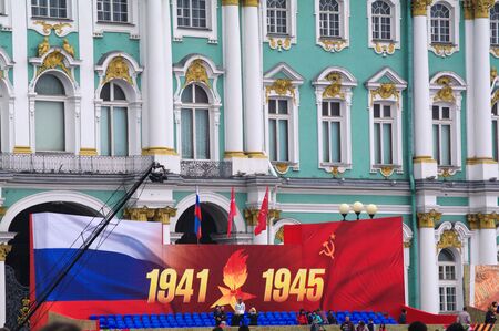 ST. PETERSBURG, RUSSIA - MAI 09, 2014: Flags on Palace Square on the Alexander place on day of victory, in Saint Petersburg, Russiaのeditorial素材