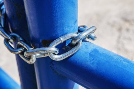 close up photo of metal chainの写真素材