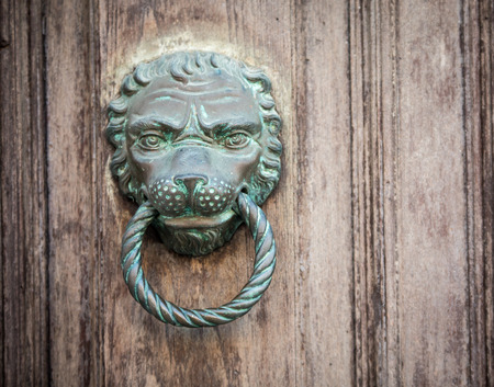lion doorknockerの写真素材