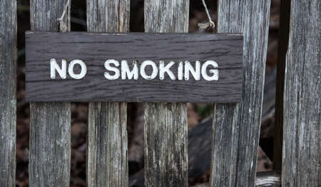 Wooden no smoking signの写真素材