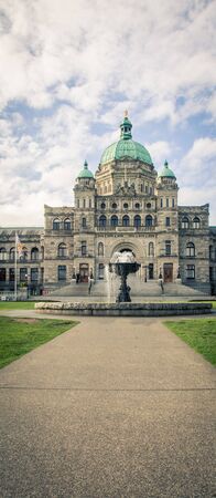 fountain in front of British Columbia parliamentの写真素材