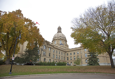 on October 6, 2017: the edmonton legislature building in autumn colored spendorのeditorial素材