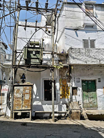 Typical electric wire in India, Udaipur, Rajasthanの写真素材