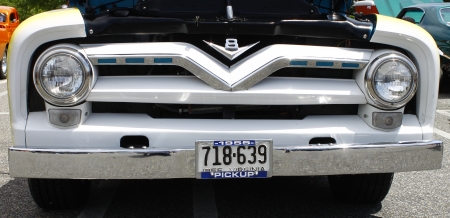 GLOUCESTER, VA- May 12:A 1955 F-100 at the relay for life car shows sponsored by Auto Max & the MPCC at the Main St shopping center in Gloucester Virginia, 2012 in Gloucester Virginia on May 12, 2012.のeditorial素材