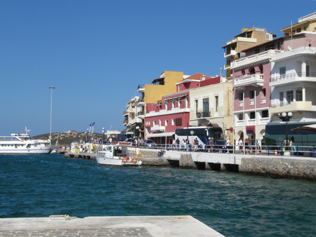 Agios Nikolaos, CRETE, GREECE - AUGUST 20, 2012: Port Town of Agios Nikolaos, the Capital of the East of Creteのeditorial素材