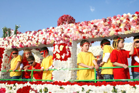 LIMASSOL,CYPRUS-MAY 10:Unidentified children in Cyprus flowers festival, MAY 10, 2009 in Limassol,Cyprus.のeditorial素材