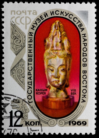 USSR - CIRCA 1969: The postal stamp printed in USSR is shown by the stone head, CIRCA 1969.の写真素材